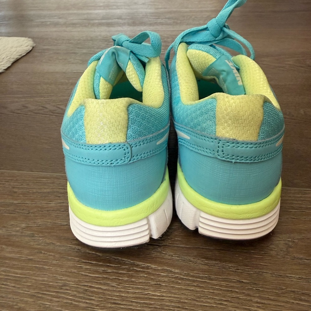 Women’s Nike Dual Fusion ST 2 Teal Yellow Sneakers - Picture 5 of 8